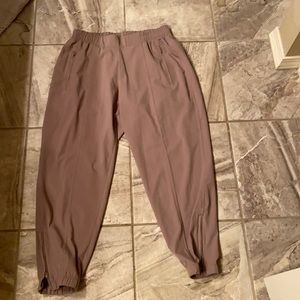 Old Navy stretch tech joggers size M in tan EUC worn maybe 1 time